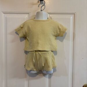 6/12M Quincy May solid Yellow Waffle short sleeve Short Set.  In EUC!